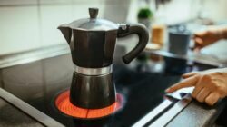 Cafetera en placa de induccion